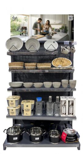 Display De Metal Da Campanha Izaro